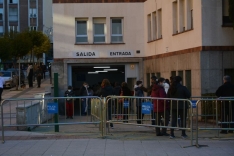 Foto 6 - Vuelven las colas en la calle Valencia para acceder a los test de antígenos gratuitos para personas con síntomas de coronavirus